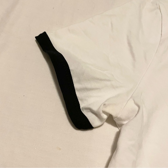 H&M Friends Graphic Tee Women’s Size Medium Shirt - Picture 4 of 16